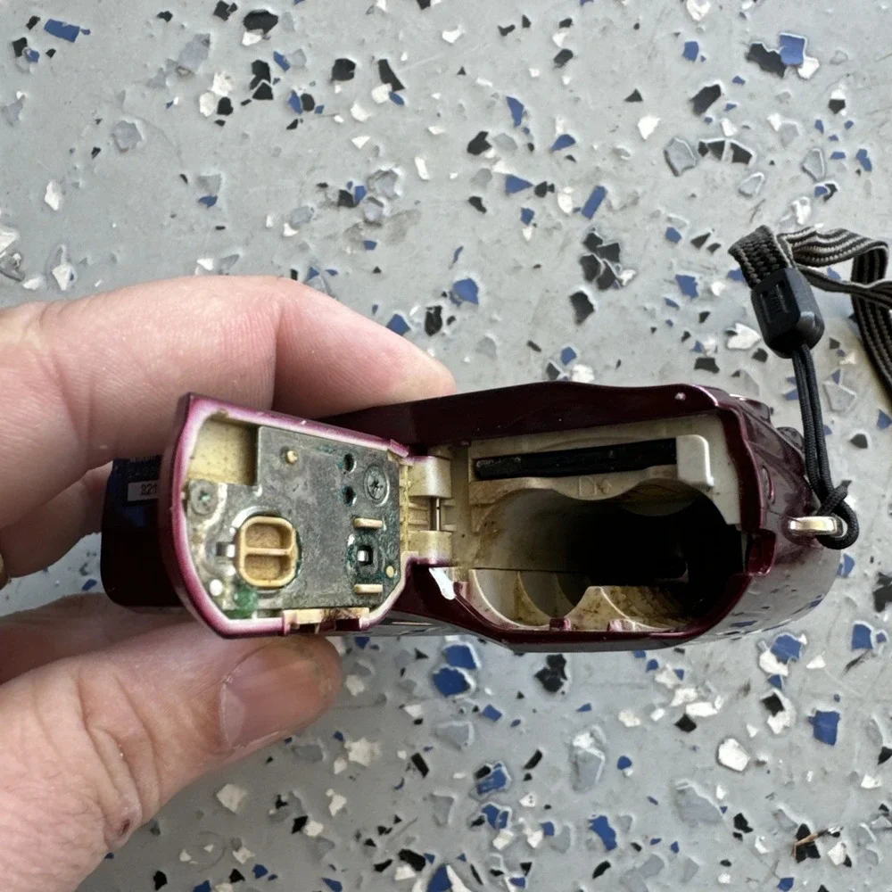 Nikon COOLPIX L20 10.0MP Digital Camera -‎ Deep Red Parts Only Does Not Turn On